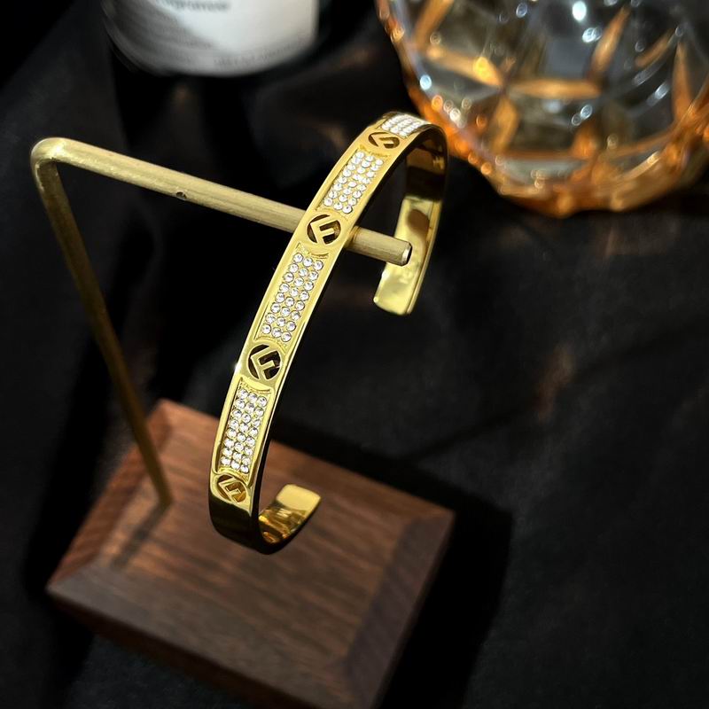 Fendi bracelet 01lyr21